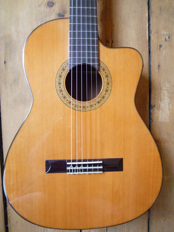 Concertguitar. Modelo "El Sur- Cutaway"  (Guitarras Calliope), Zeder. Cedar. Photo © UK