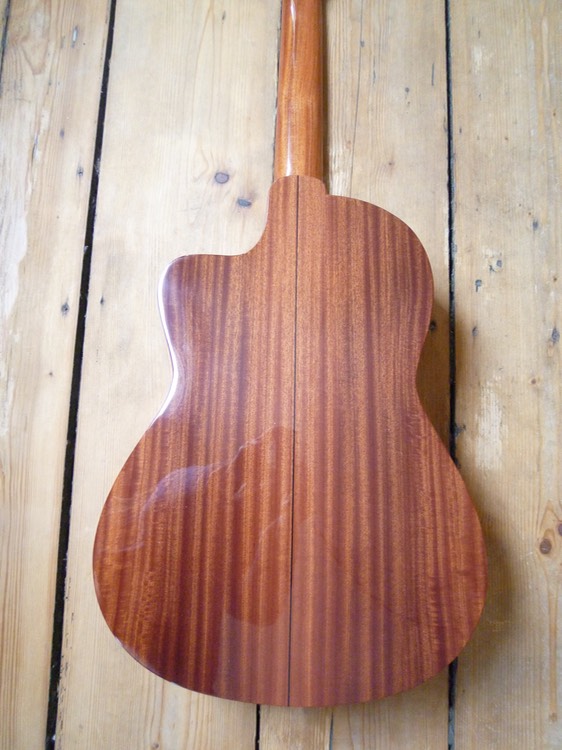 Concertguitar. Modelo "El Sur- Cutaway"  (Guitarras Calliope), Zeder. Cedar. Photo © UK