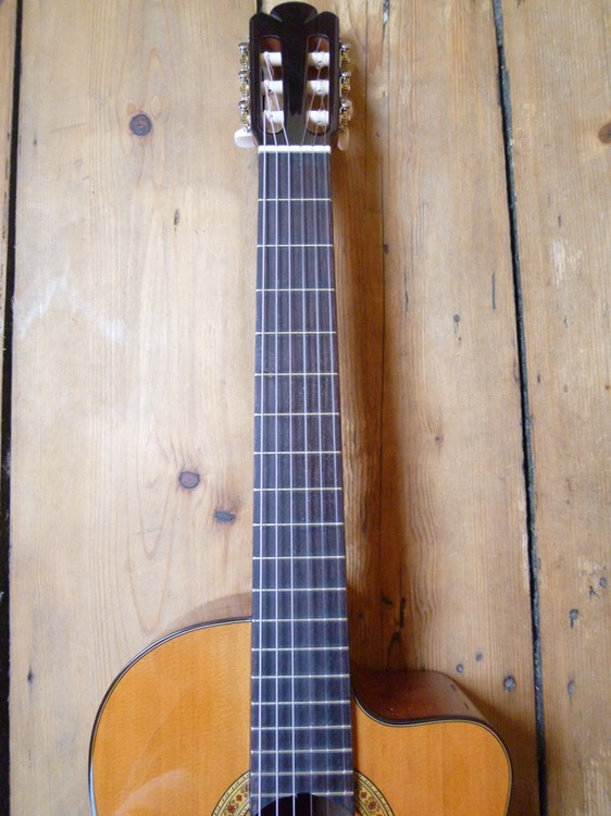 Concertguitar. Modelo "El Sur- Cutaway"  (Guitarras Calliope), Zeder. Cedar. Photo © UK