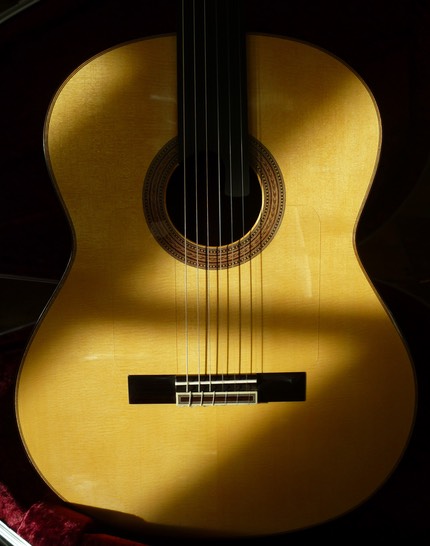 Modelo Orfeo Meistergitarre fretless Decke mit Golpeador 2
