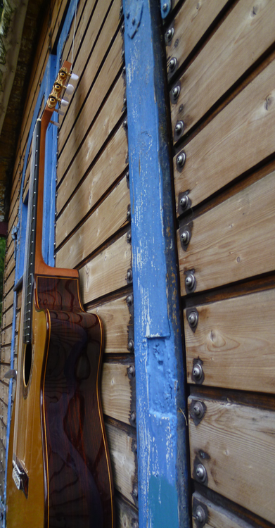 Guitarras Calliope. Kingsize Concert Guitar. Modelo Mike Reinhardt with Cutaway. Photo © Guitarras Calliope