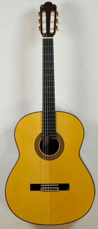 Kingsize Concertguitar Modelo Orfeo (Guitarras Calliope), Fichte. German Spruce. Photo © UK