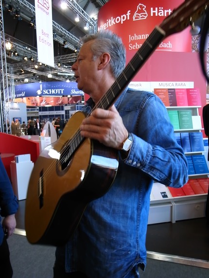 Tommy Emmanuel with Guitarras CAlliope